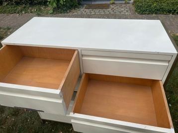 2 identiek dezelfde retrokasten.  beschikbaar voor biedingen