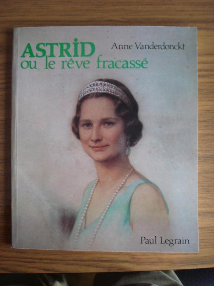 KONINGIN ASTRID - NIEUW BOEK ONGELEZEN FRANSE TAAL., Verzamelen, Koningshuis en Royalty, Nieuw, Ophalen