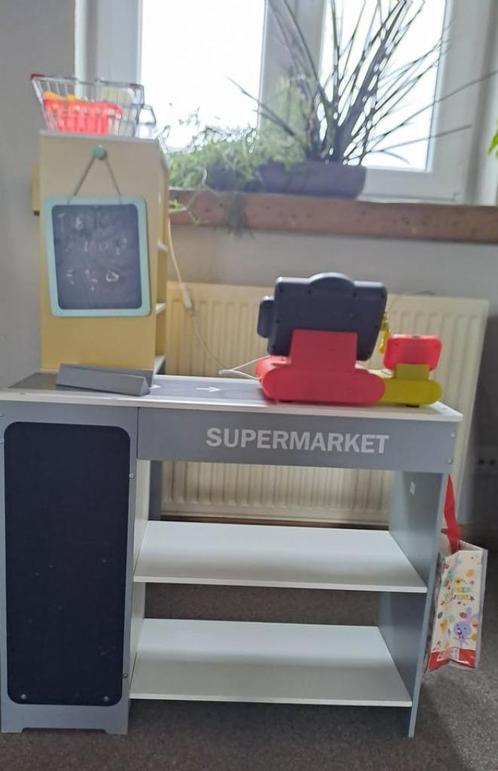 Houten winkeltje supermarkt, Kinderen en Baby's, Speelgoed | Houten speelgoed, Zo goed als nieuw, Meubelstuk of Keukentje, Ophalen