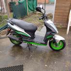 Motorrijtuig + 2 motorhelmen, Fietsen en Brommers, Ophalen, Gebruikt, Kymco, Klasse A (25 km/u)