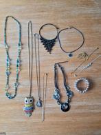 Lot juwelen , kettingen,  oorbellen,  armband, Handtassen en Accessoires, Ophalen, Zo goed als nieuw, Overige kleuren