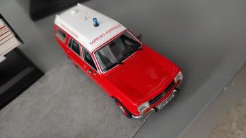 Peugeot 504 Break Sapeurs Pompiers 1:43 op display   beschikbaar voor biedingen