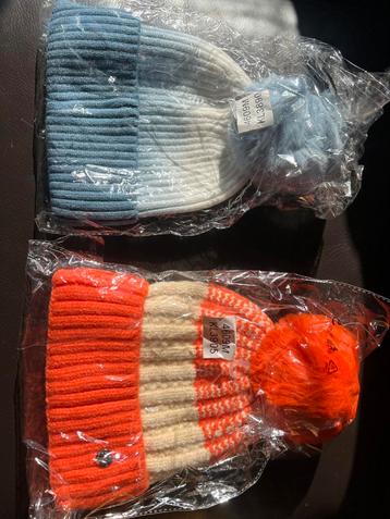 Nieuwe Gebreide Mutsen – Blauw & Oranje beschikbaar voor biedingen
