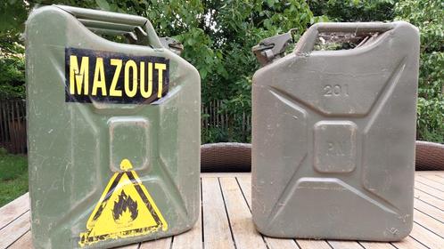Jerrycan 1972 + 1 aftermarket, Verzamelen, Militaria | Algemeen, Overige soorten, Ophalen