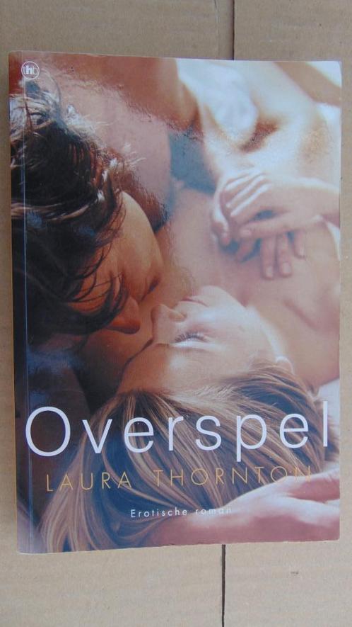 Boek : Overspel - Laura Thornthon erotische roman (thb), Livres, Romans, Utilisé, Enlèvement ou Envoi