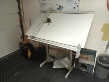 Tekentafel nestler  beschikbaar voor biedingen