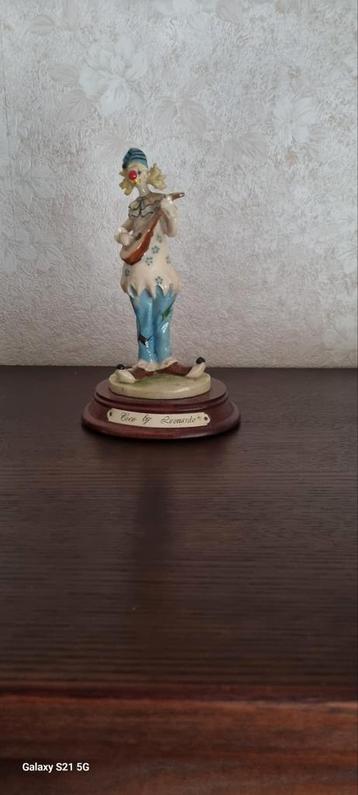 Mooi beeldje van foreign. beschikbaar voor biedingen