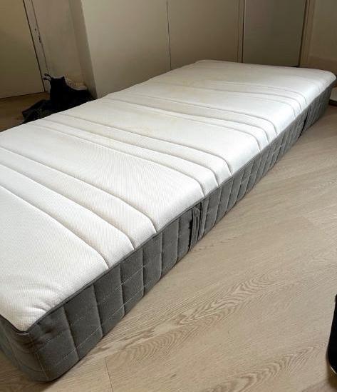 IKEA Hövåg 1-persoonsmatras (90x200 cm), Huis en Inrichting, Slaapkamer | Matrassen en Bedbodems, Gebruikt, Matras, 90 cm, 200 cm