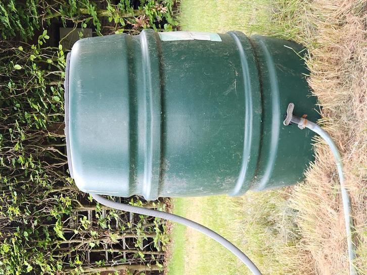 Regenton met overloop en kraan 160 L, Tuin en Terras, Regentonnen, Gebruikt, Kunststof, 150 liter of meer, Met kraantje, Ophalen