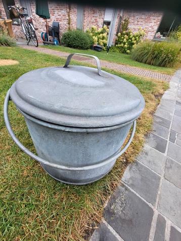 Gegalvaniseerde emmer / ketel met deksel beschikbaar voor biedingen