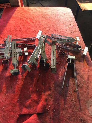 NIEUW voor dak mussenweerder en partij dakschroeven beschikbaar voor biedingen