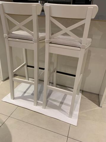 2 chaises hautes en parfait état beschikbaar voor biedingen