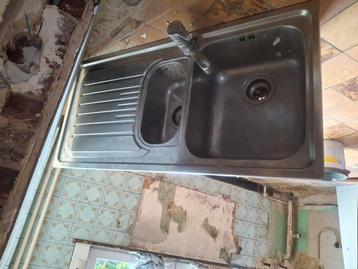 evier inox + robinet. Utilisé beschikbaar voor biedingen
