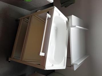 Verzorgingstafel + badje Quax beschikbaar voor biedingen