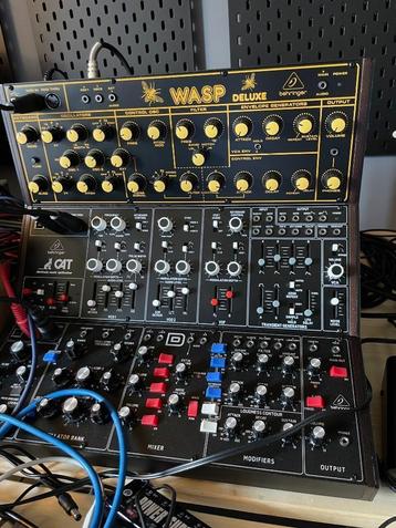 Behringer Combo - Cat Wasp Model D Stand beschikbaar voor biedingen