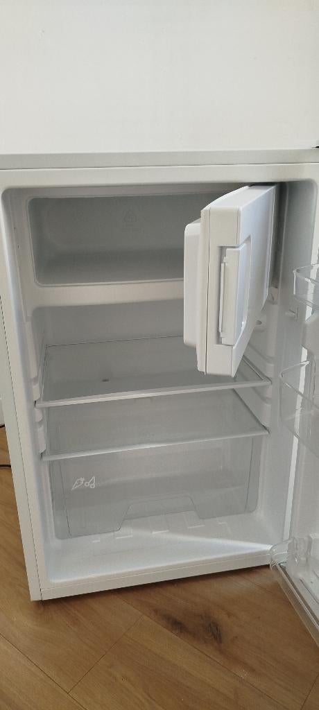 Koelkast LAGAN met vriesvak, Elektronische apparatuur, Koelkasten en IJskasten, Ophalen, Minder dan 85 cm, 100 tot 150 liter, Zo goed als nieuw