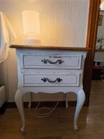 jolie table de nuit patinée blanc cassé, Enlèvement