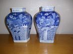2 antieke Chinese porseleinen vazen  "Bleu de Chine"., Antiek en Kunst, Antiek | Porselein, Ophalen of Verzenden