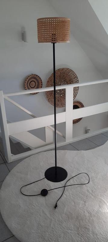 Staande lamp beschikbaar voor biedingen