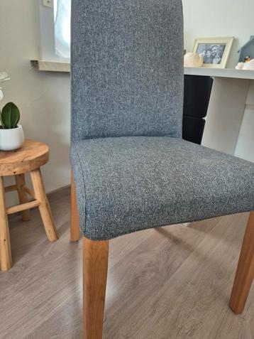 4 mooie, propere stoelen beschikbaar voor biedingen