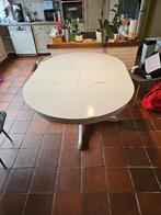 IKEA-tafel en zijn 3 rieten stoelen, Huis en Inrichting, Tafels | Salontafels, Ophalen, Gebruikt, Ovaal, 100 tot 150 cm