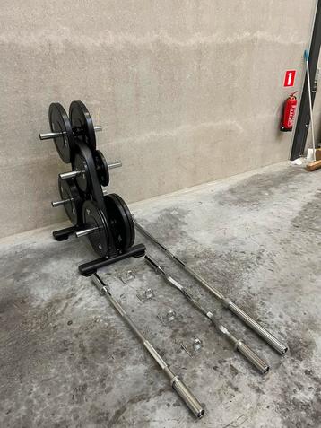 Complete halterset met 100kg plates beschikbaar voor biedingen