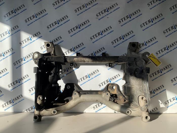 Subframe van een Mercedes E-Klasse, Auto-onderdelen, Ophanging en Onderstel, Mercedes-Benz, Gebruikt, 3 maanden garantie, Ophalen of Verzenden