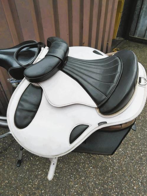 Twee zadels te koop – pony & paard – ideaal voor starters of, Dieren en Toebehoren, Overige Dieren-accessoires, Ophalen