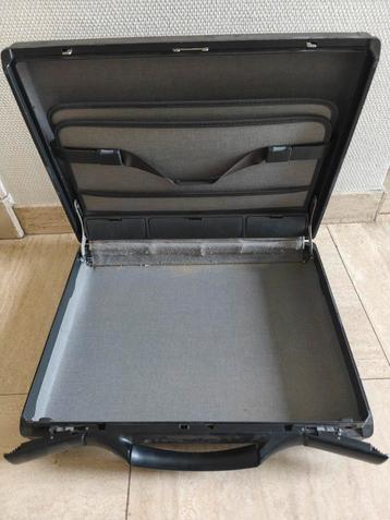 Samsonite, Enlèvement, Utilisé