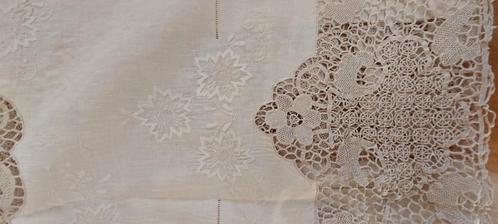 magnifiek tafeltapijt in Brugse kant, Antiek en Kunst, Antiek | Tapijten, Tafelkleden en Textiel, Ophalen