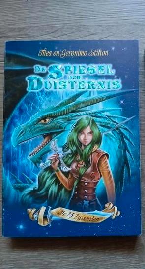 Thea Stilton - De spiegel der duisternis, Boeken, Kinderboeken | Jeugd | 10 tot 12 jaar, Nieuw, Ophalen