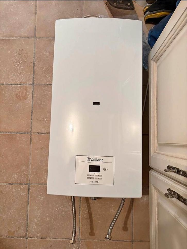 Chauffe eau vaillant turbomag au gaz bonbonne, Bricolage & Construction, Chauffe-eau & Boilers
