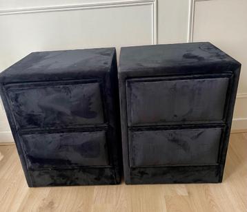 2 velvet/ velours/ fluwelen nachtkastjes  beschikbaar voor biedingen