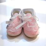 Chaussures pour bébés blancs/roses à pois pour filles nouve, Enfants & Bébés, Neuf, Enlèvement ou Envoi, Pantoufles, Fille