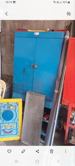 2 metalen garagekasten, een van Beta en de andere van