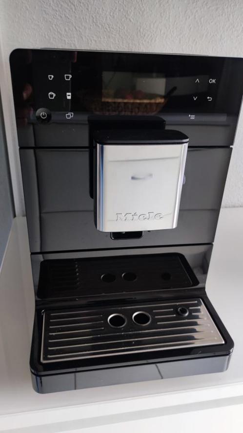 Miele CM5310 vollautomatische espresso machine, Elektronische apparatuur, Koffiezetapparaten, Zo goed als nieuw, Gemalen koffie