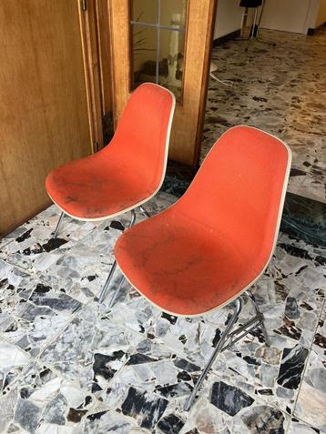 Set van 2 Vintage Eames stoelen beschikbaar voor biedingen