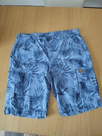 Bermuda short taille L beschikbaar voor biedingen