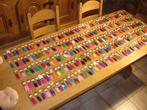 Lot :15 paires de boucles d'oreilles plumes multicolores, Divers, Enlèvement ou Envoi, Neuf