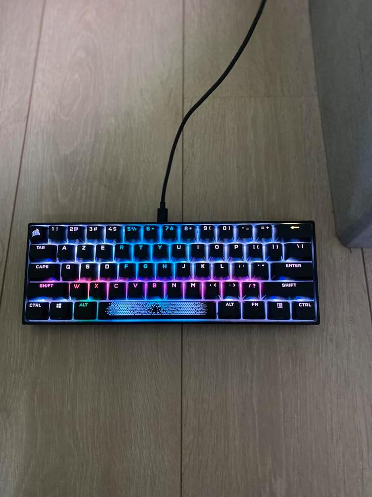 Gaming toetsenbord Corsair K65 Mini RGB, Computers en Software, Toetsenborden, Zo goed als nieuw, Azerty, Bedraad, Gaming toetsenbord