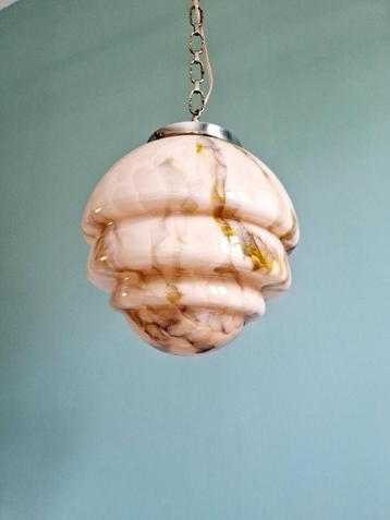 Art Deco hanglamp in roze gemarmerd opaline, jaren 1920-30  beschikbaar voor biedingen