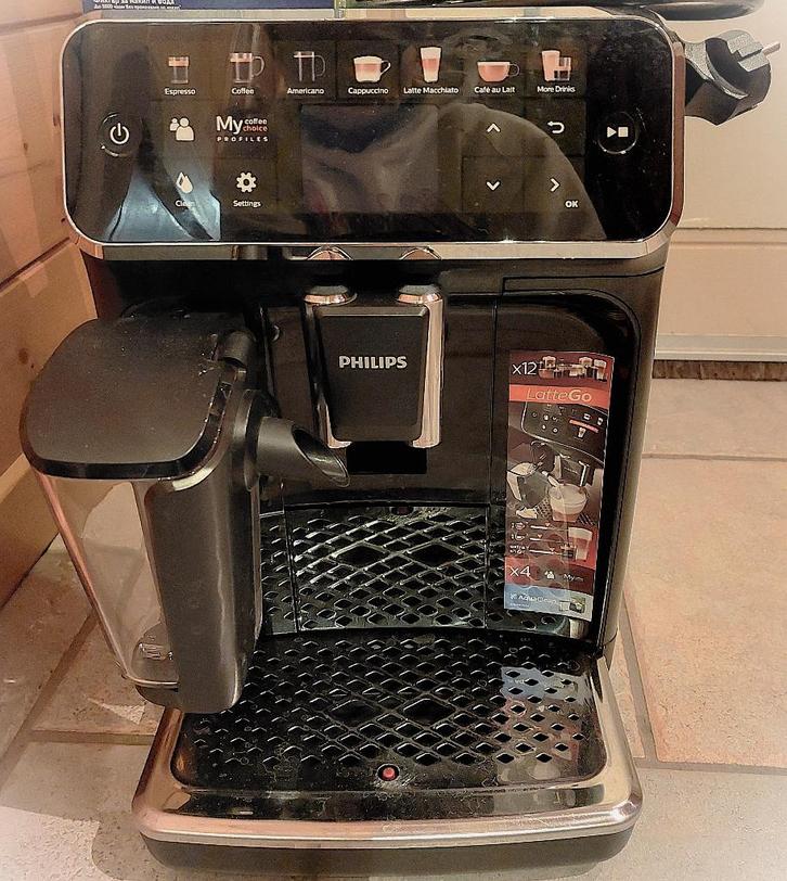 Volautomatisch espressoapparaat, Elektronische apparatuur, Koffiezetapparaten, Zo goed als nieuw, Espresso apparaat, Ophalen