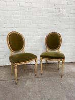 Antieke stoelen, Enlèvement