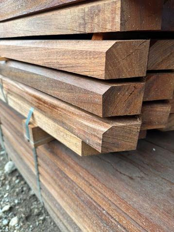 Hardhouten palen okan beschikbaar voor biedingen