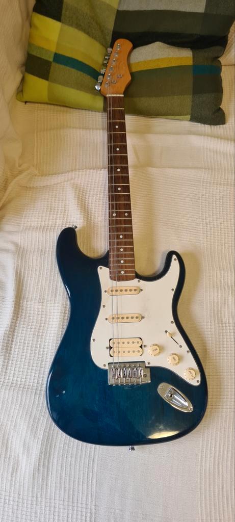 HSS Fender Stratocaster kloon van Stagg, Musique & Instruments, Instruments à corde | Guitares | Électriques, Fender, Enlèvement