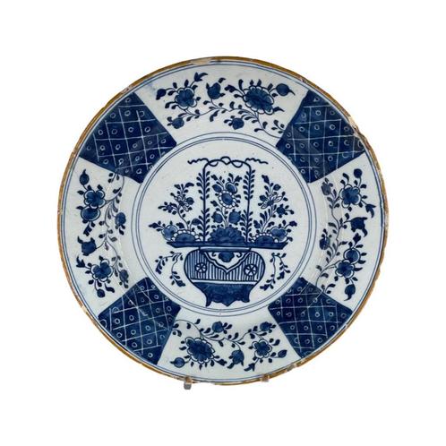 Plat en faïence bleu de Delft 18ème à décor de fleurs signée, Antiquités & Art, Antiquités | Assiettes décoratives & Carrelages