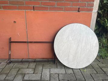 Salontafeltje rond (nooit gebruikt) beschikbaar voor biedingen