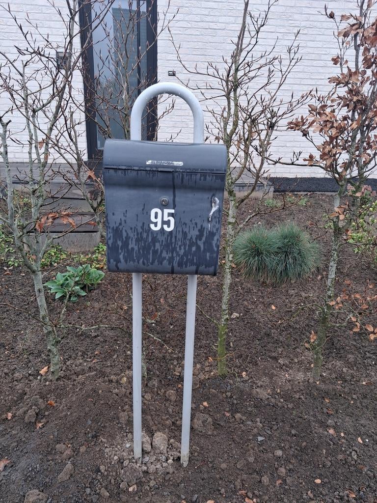 Brievenbus met 2 sleutels, Ophalen