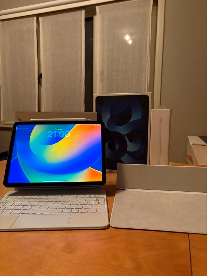 iPad Air 5 Blauw + Pencil (2e) + Apple Magic Keyboard & Hoes, Computers en Software, Apple iPads, Zo goed als nieuw, Apple iPad