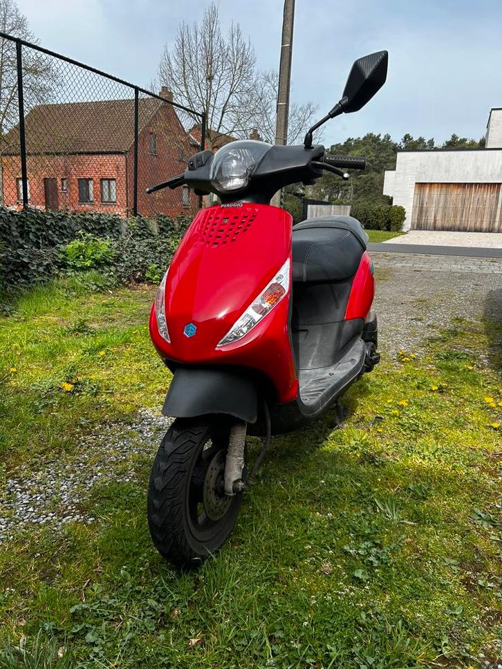 Piaggio zip te koop, Fietsen en Brommers, Scooters | Piaggio, Gebruikt, Zip, Klasse A (25 km/u), Benzine, Ophalen